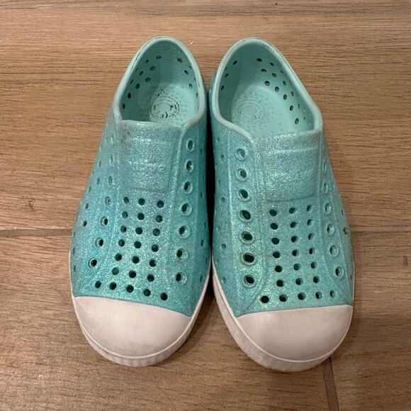 Native Jefferson Sparkly Blue Shoes - Picture 2 of 7